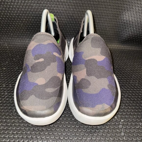 OOFOS OOmg eeZee Low White Blue Camo Women Slip On Recovery Comfort Shoes Size 8 - Picture 2 of 8